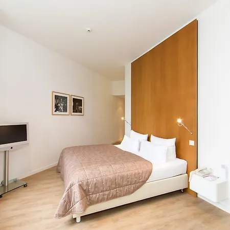 Hotel Ellington