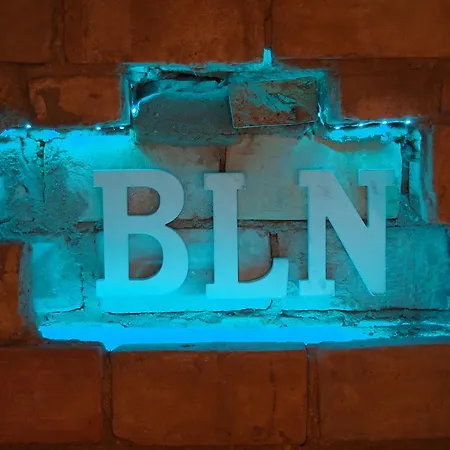 Box61 Art Concept Flat Hostel *