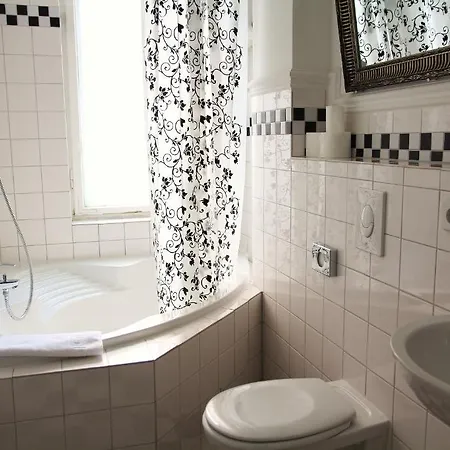 Hotel Am Adenauerplatz 3*