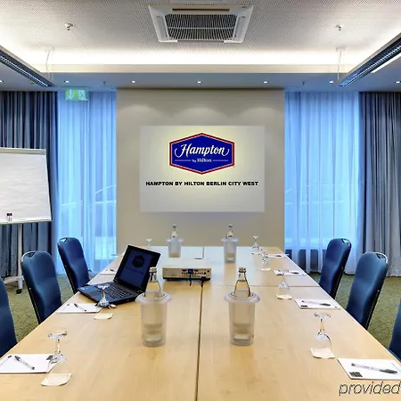 Hotel Hampton By Hilton West