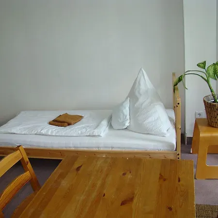 Hostel Near Brandenburg Gate - &