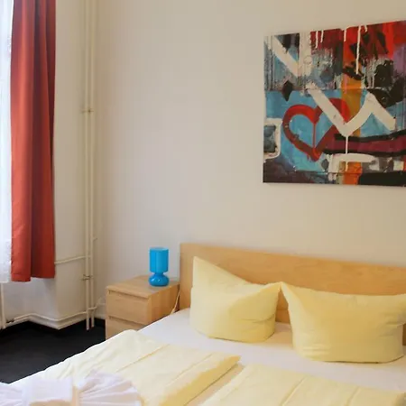Хостел Pension Central Hostel Berlin Берлин