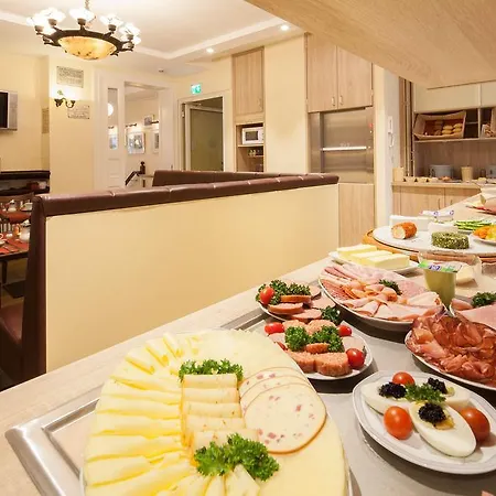 Kastanienhof Hotell 3*
