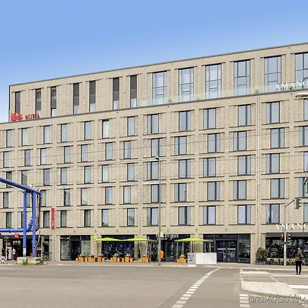 Ibis Hauptbahnhof Hotel 3*