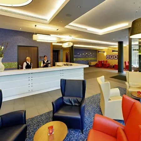 Hotel Hampton By Hilton West