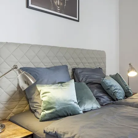 The Rheinsberger - Cosy 2br One Living Up To 6 * Berlín