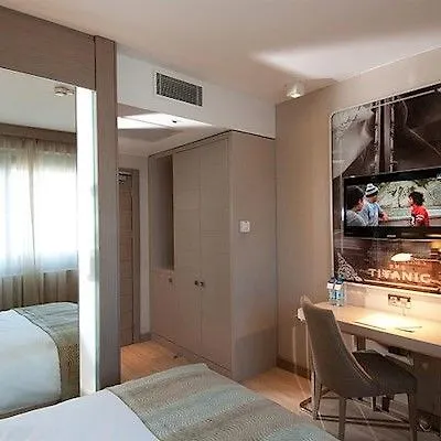 Отель Titanic Comfort Mitte 3*