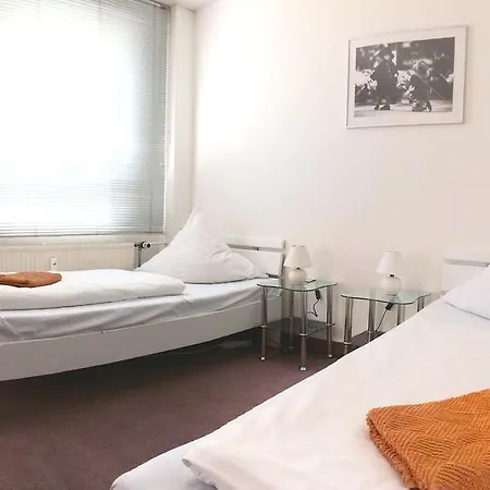 Near Brandenburg Gate - & Hostel *