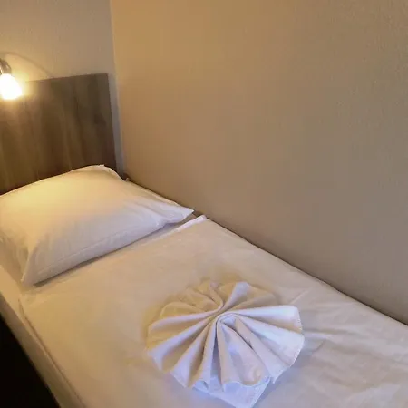 Rehberge Mitte Otel 2*