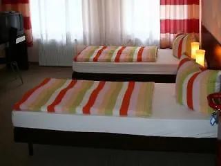 Отель Hotel-pension Victoria 2*