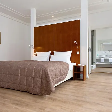 Ellington Hotel 4*