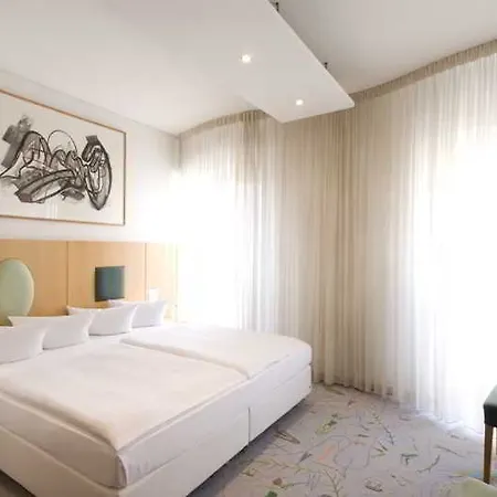 Radisson Red Kudamm Szálloda