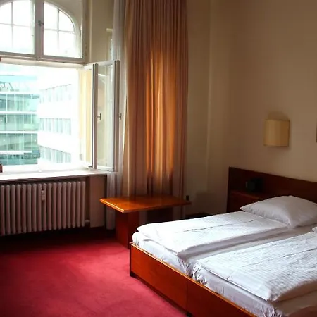 Hotel Kurfuerst Am Kurfuerstendamm 3*