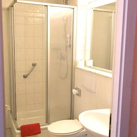 Castell Am Kurfuerstendamm מלון 3*