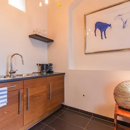 Visage Apartment *
