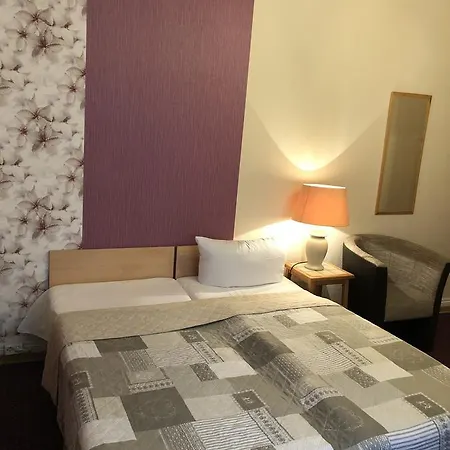 Castell Am Kurfuerstendamm מלון 3*