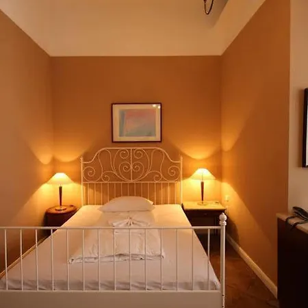 Hotel Am Adenauerplatz Hotel