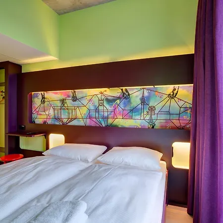Meininger East Side Gallery Hotel 3*