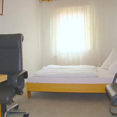 Hostel Near Brandenburg Gate - & *