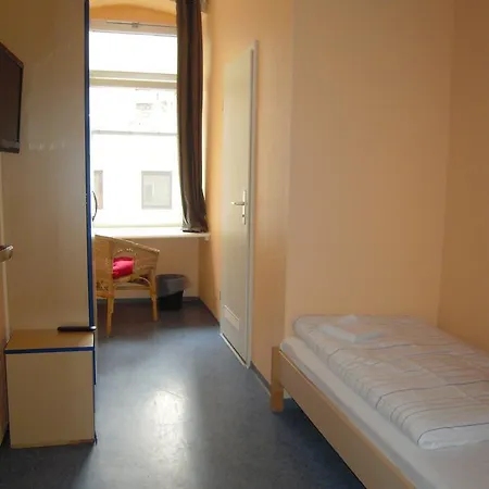 Happy Go Lucky + Schoneberg Hotel Berlijn