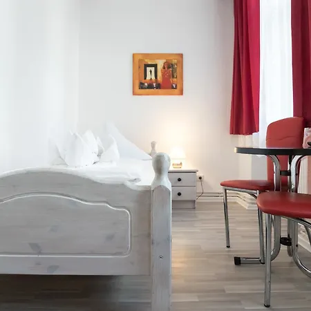 Marie Prenzlauer Berg 2*