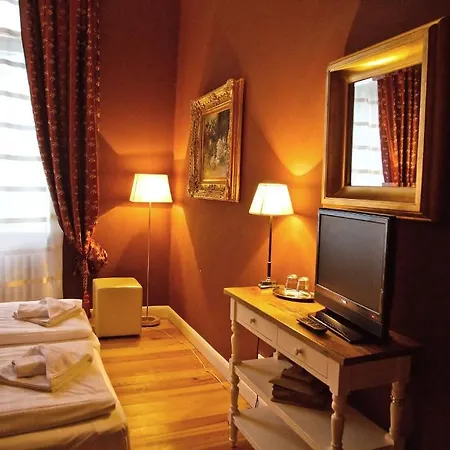 Hotel Am Adenauerplatz 3*
