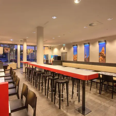 Meininger Hauptbahnhof Hotel 3*