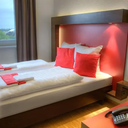 Meininger Hauptbahnhof Hotel 3*
