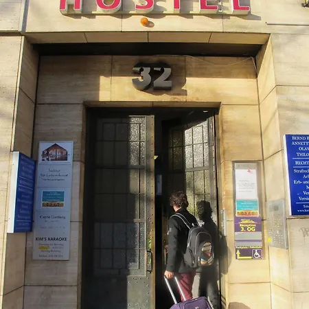 Metropol Hostel *