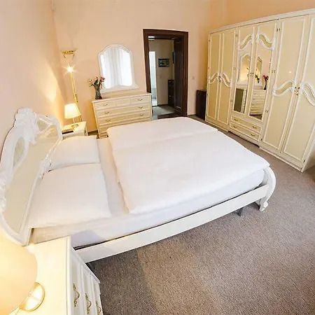 Отель Hotel-pension Victoria 2*