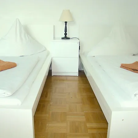 Near Brandenburg Gate - & Hostel *