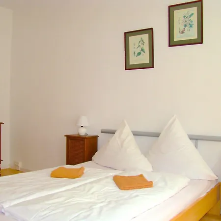 Hostel Near Brandenburg Gate - & *