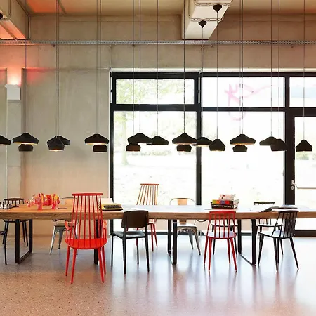 Szálloda Moxy Ostbahnhof 4*