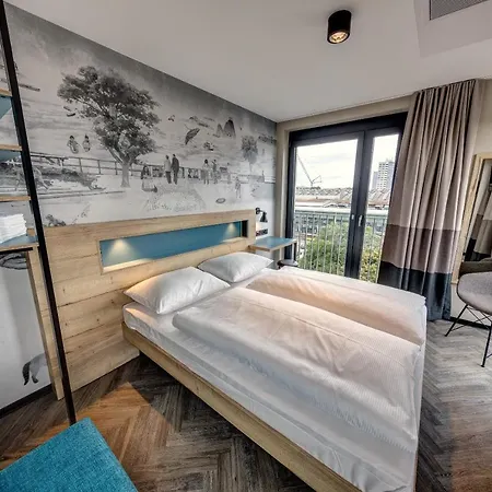 Hotel Schulz At The East Side Gallery Berlin