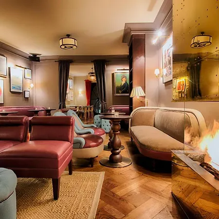 Mondrian Am Checkpoint Charlie 4*