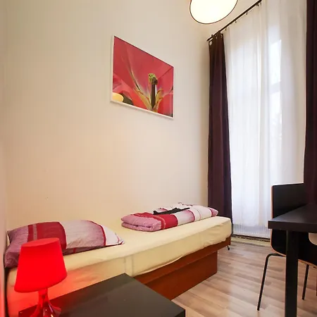 Pensión Littlefriedrichrooms @ Propellerwerk