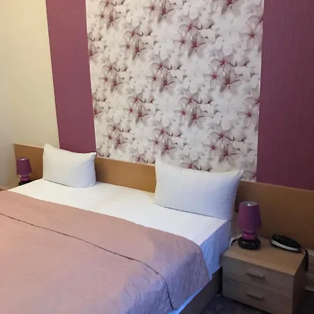 Castell Am Kurfuerstendamm 3* ברלין