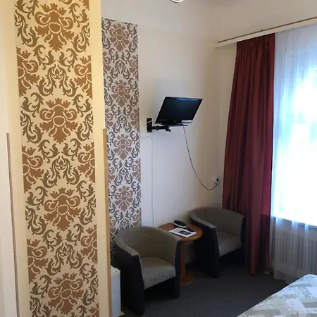 Castell Am Kurfuerstendamm 3*