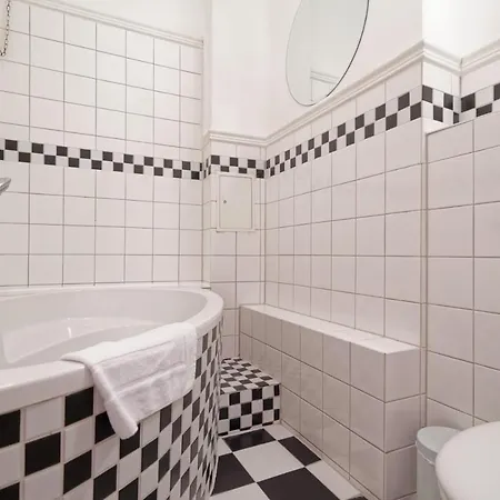 Hotel Am Adenauerplatz Hotel 3*