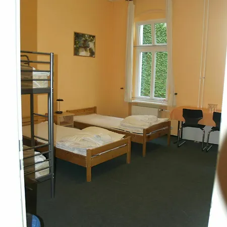 Hostel Happy Go Lucky + *