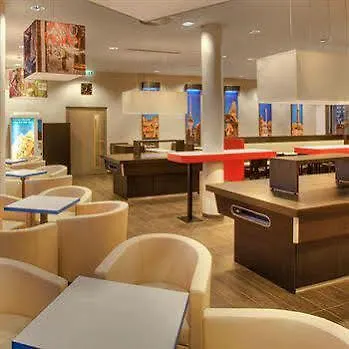 Meininger Hauptbahnhof Hotel 3*