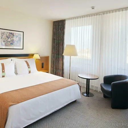 Moxy Humboldthain Park 4*
