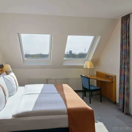 Moxy Humboldthain Park Otel
