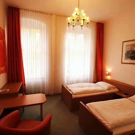 - Am Schloss Bellevue Otel 2*