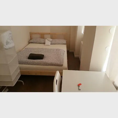 Lodgecity - Private B Hostel *