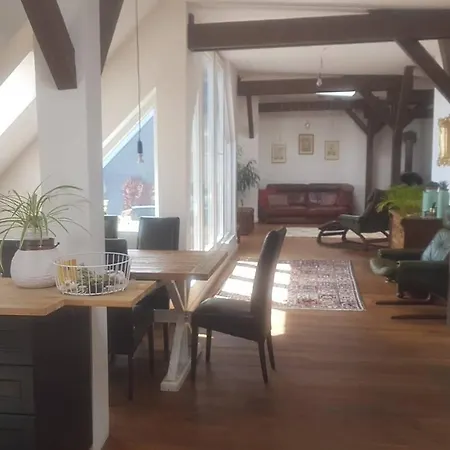 Helle Dachgeschosswohnung Fuer 8 Personen In Zentraler Lage Appartamento *