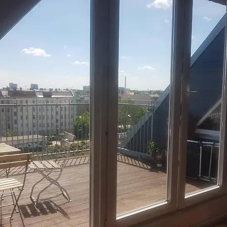 Helle Dachgeschosswohnung Fuer 8 Personen In Zentraler Lage Apartment