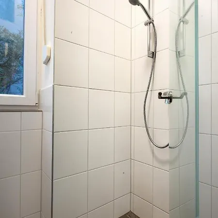 Newton-appartement Mit 3 Schlafzimmern Апартаменты