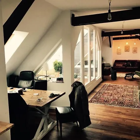 Apartment Helle Dachgeschosswohnung Fuer 8 Personen In Zentraler Lage Berlin