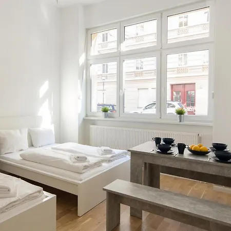 Апартаменты Newton-appartement Mit 3 Schlafzimmern Берлин